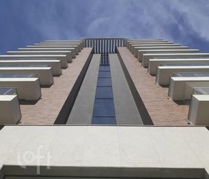 Image 33 - 928215