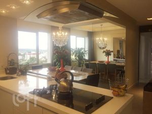Image 3 - 928280