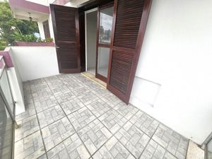 Image 17 - 928292
