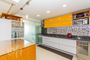 Image 3 - 928293