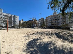 Image 11 - 928313