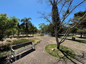 Image 12 - 928313