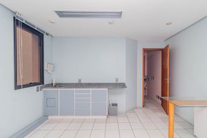 Image 5 - 928329