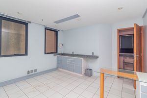 Image 4 - 928329