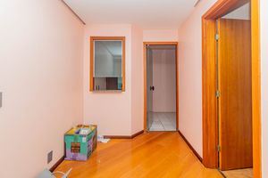 Image 10 - 928329