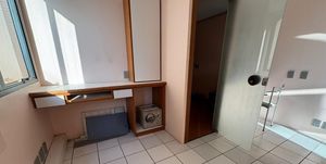 Image 4 - 928329