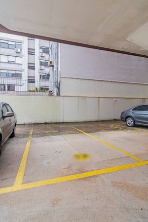 Image 18 - 928329