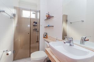 Image 19 - 928377