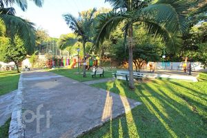 Image 33 - 928382