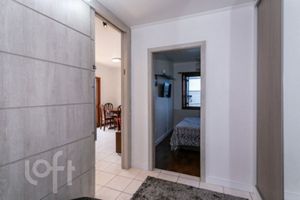 Image 21 - 928417