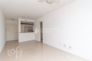 Image 1 - 928436