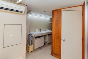 Image 11 - 928475