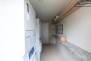 Image 33 - 928476