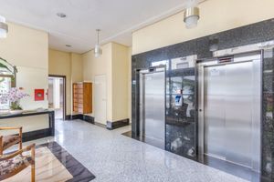 Image 31 - 928495