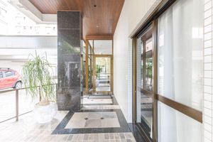 Image 32 - 928495