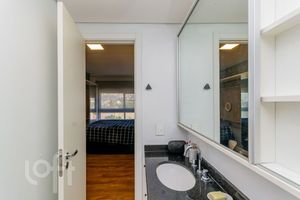 Image 21 - 928537