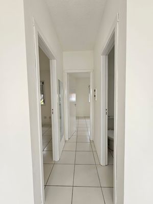 Image 11 - 928538