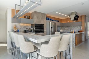 Image 21 - 928553
