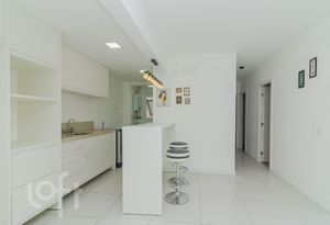 Image 4 - 928554