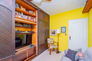 Image 30 - 928560