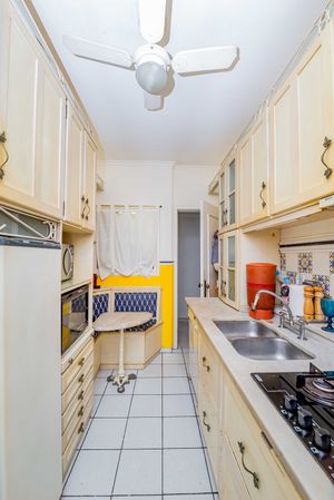 Image 35 - 928560