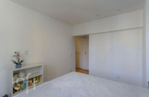 Image 10 - 928574