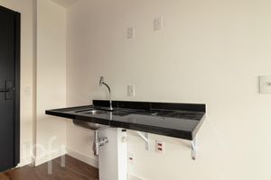 Image 4 - 928595