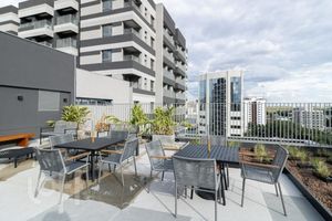 Image 15 - 928595