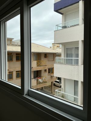 Image 17 - 928612