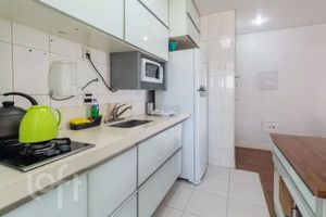 Image 7 - 928628
