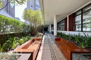 Image 17 - 928631