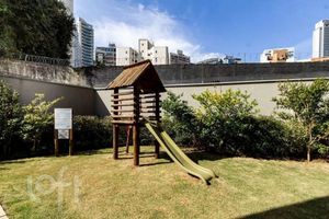 Image 21 - 928636