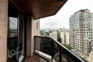 Image 21 - 928648