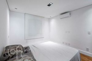 Image 13 - 928650