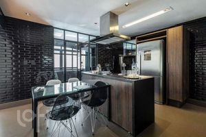 Image 6 - 928650