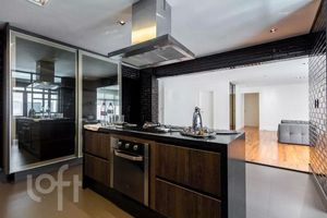 Image 8 - 928650