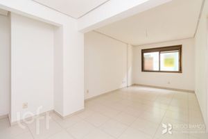 Image 1 - 928668