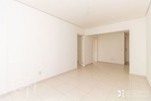 Image 3 - 928668