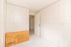 Image 9 - 928668