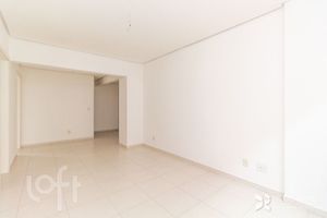 Image 2 - 928668