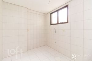 Image 7 - 928668