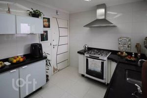 Image 6 - 928677