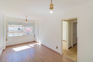 Image 1 - 928683