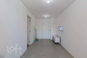 Image 1 - 928687