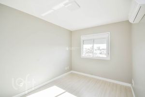 Image 4 - 928690