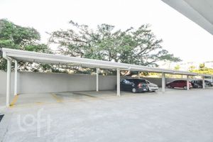 Image 21 - 928690