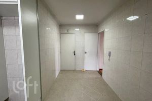 Image 6 - 928696