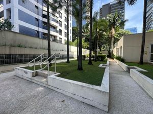 Image 5 - 928701