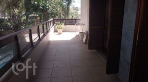 Image 3 - 928705