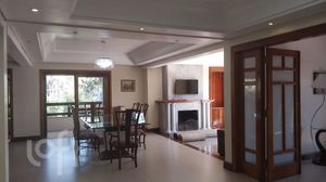 Image 21 - 928705